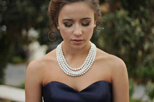 Girl wearing white pearl necklace