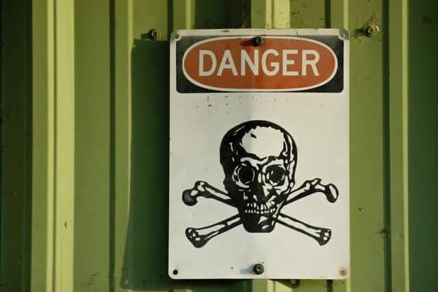 Skull crossbones danger sign