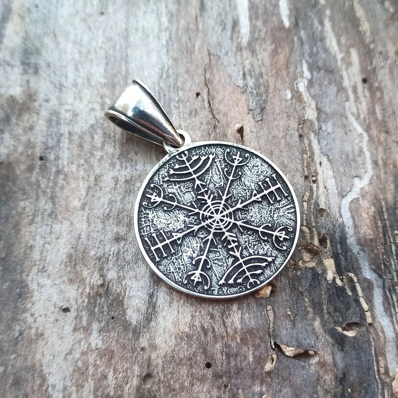 Veldismagn pendant rune magic necklace