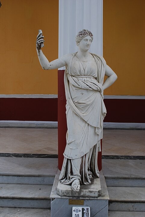 A statue of Thalia