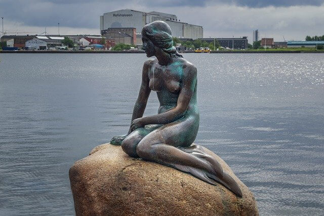 mermaid statue
