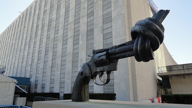 The knotted gun non violence sculpture