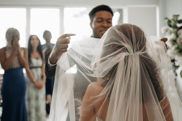 veil bride