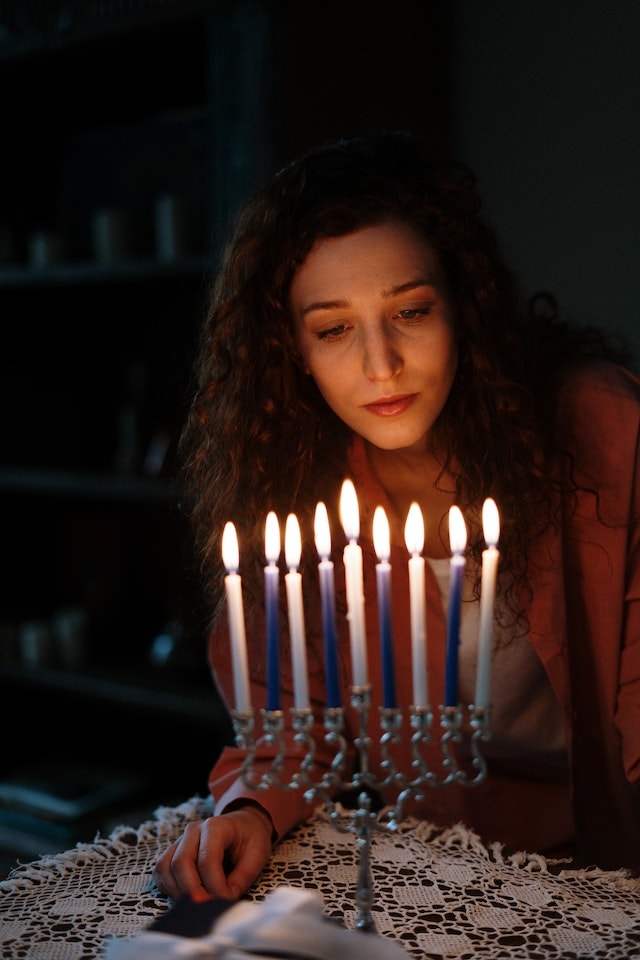 hannukah traditions customs