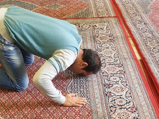 a Muslim man praying