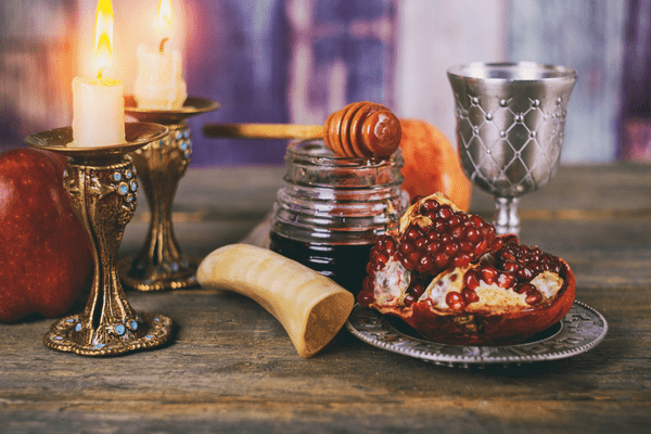 rosh hashanah food and customs