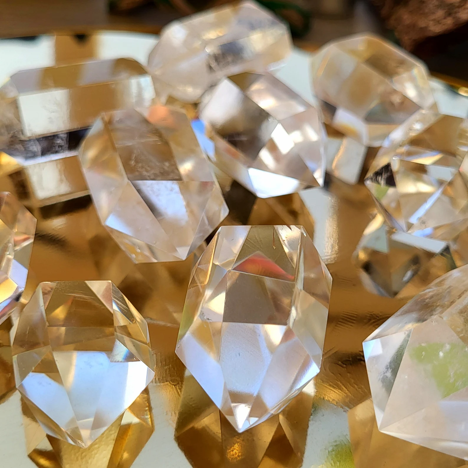 clear quartz meditation crystals