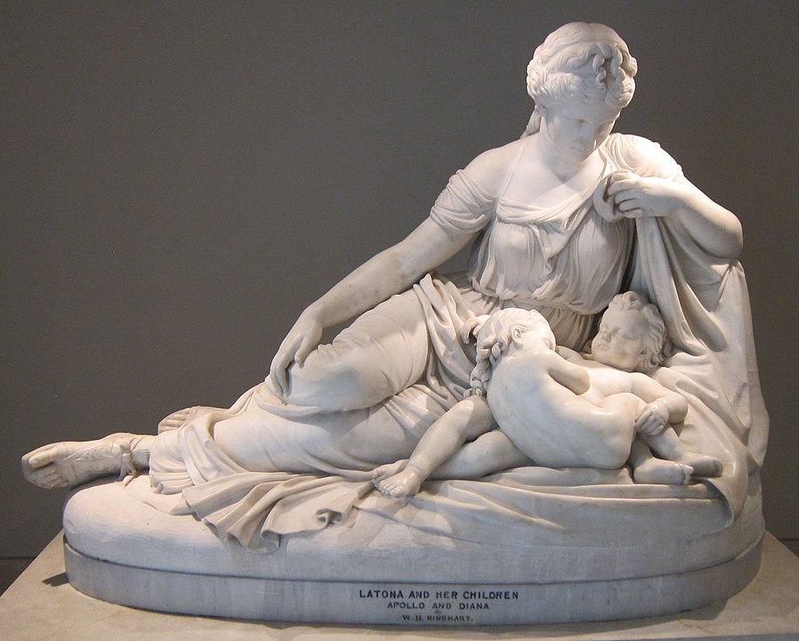 leto latona with her children sculpture